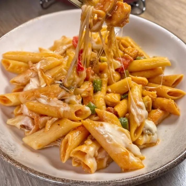 Creamy Chicken Mozzarella Pasta
